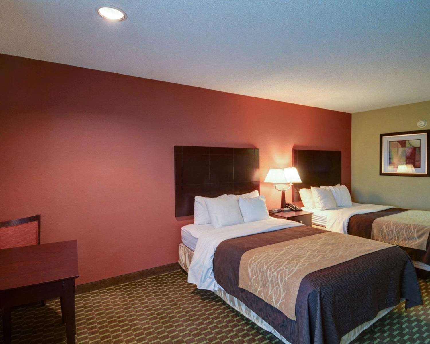 Quality Inn & Suites Pine Bluff, AR 14/23