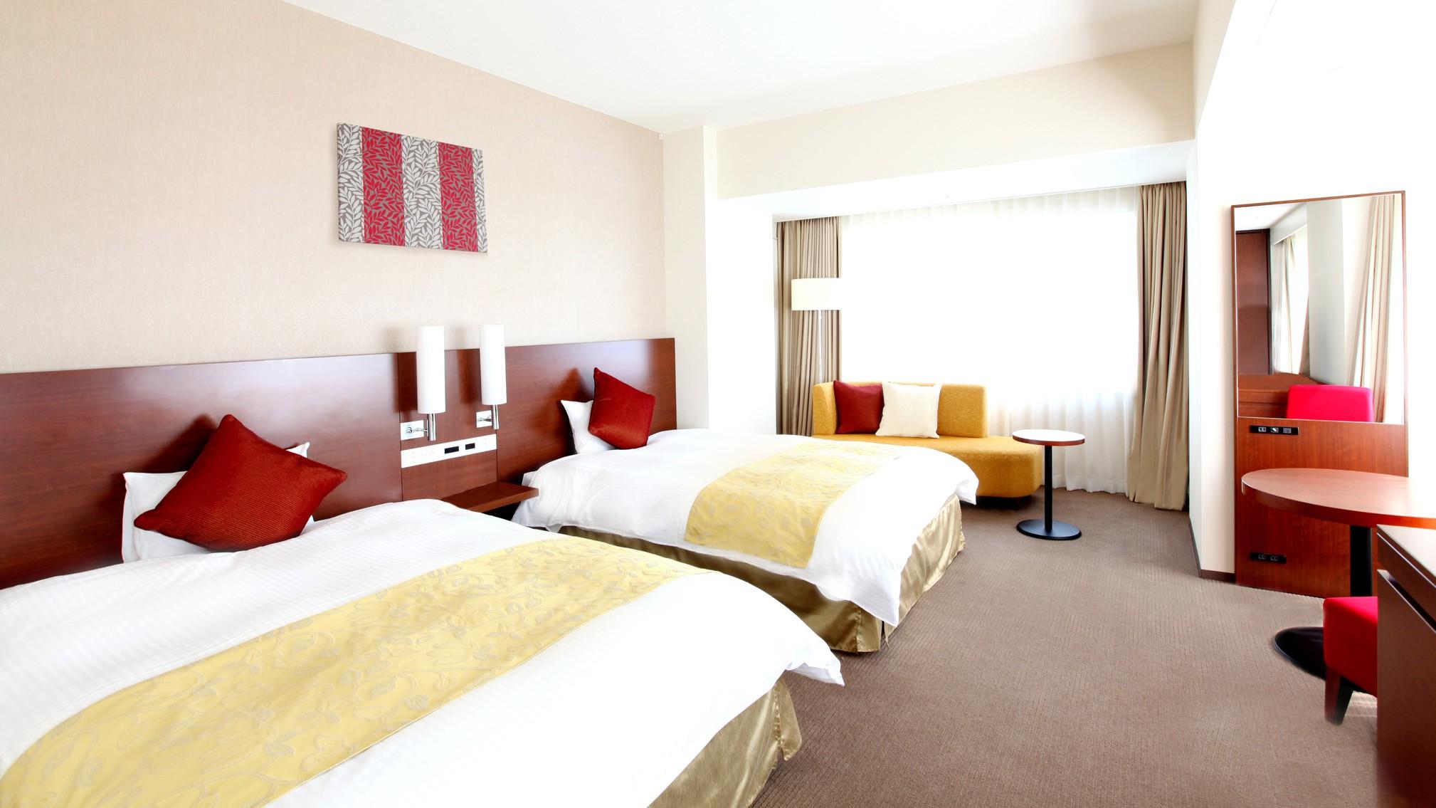Premier, Deluxe, Twin Beds, Street View, Corner