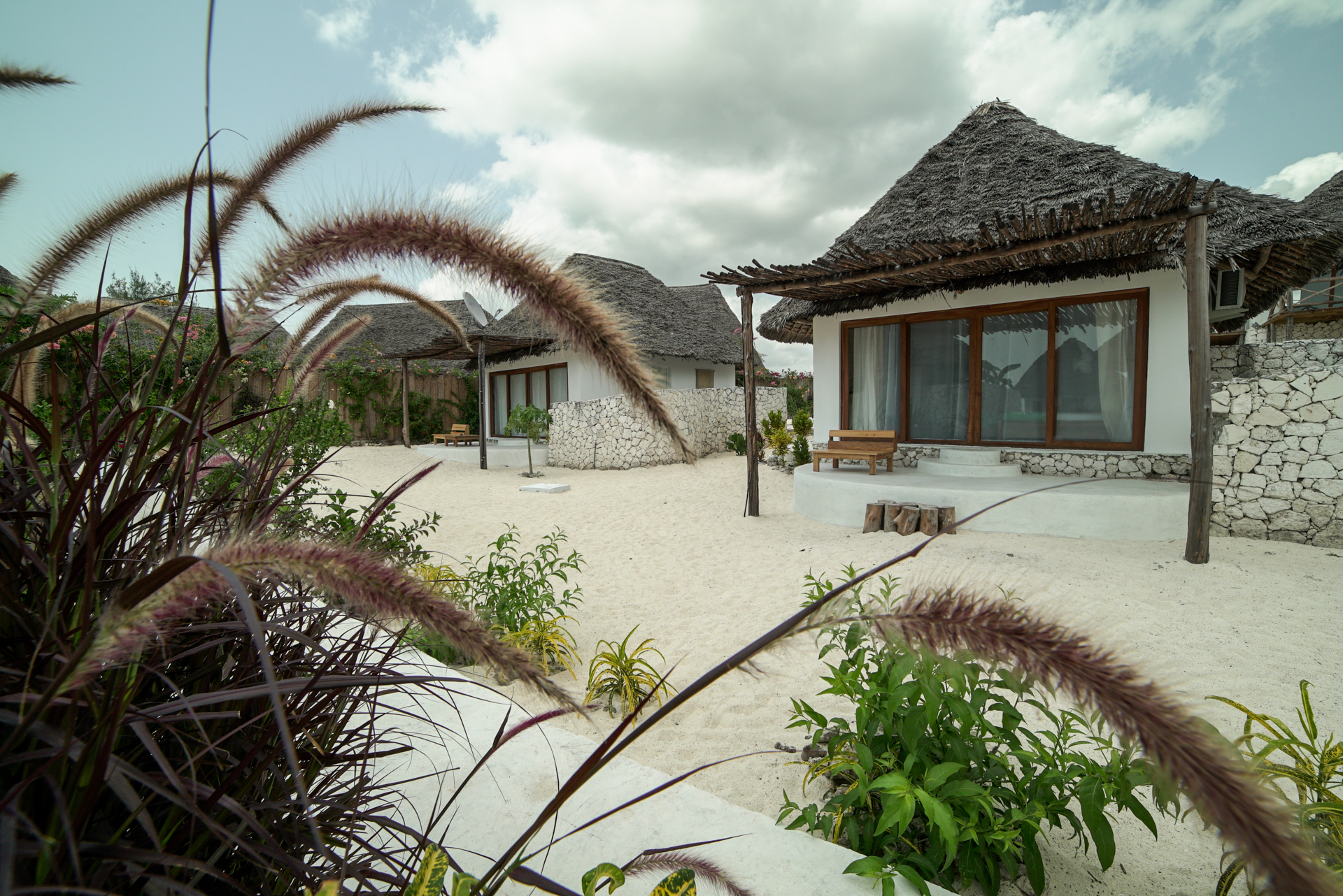 Zanbluu Beach Hotel 39/40