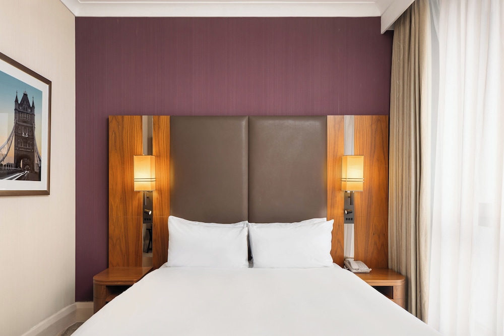 PREMIUM, QUEEN BED