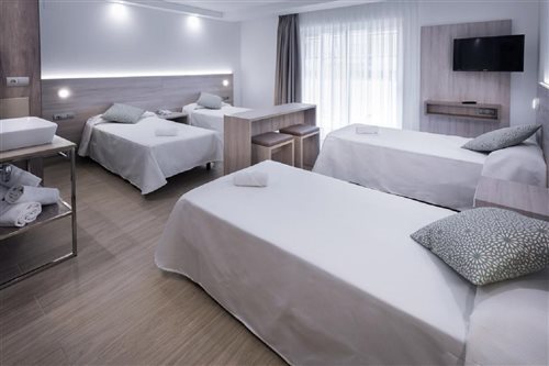 Room, Triple