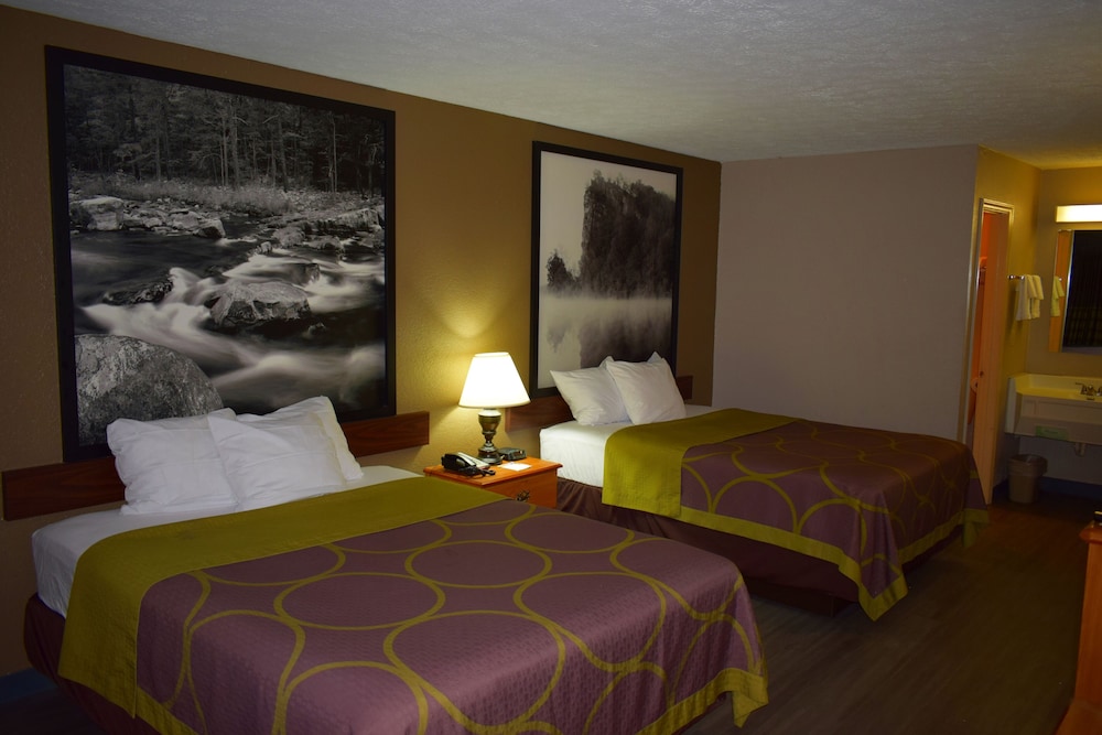 Super 8 by Wyndham Fort Chiswell Wytheville Area 8/33