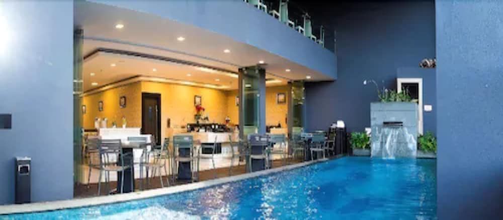 Travello Hotel Bandung 48/60