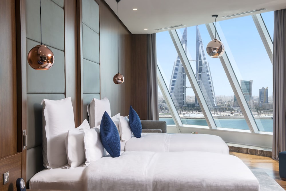 Wyndham Grand Manama 32/64