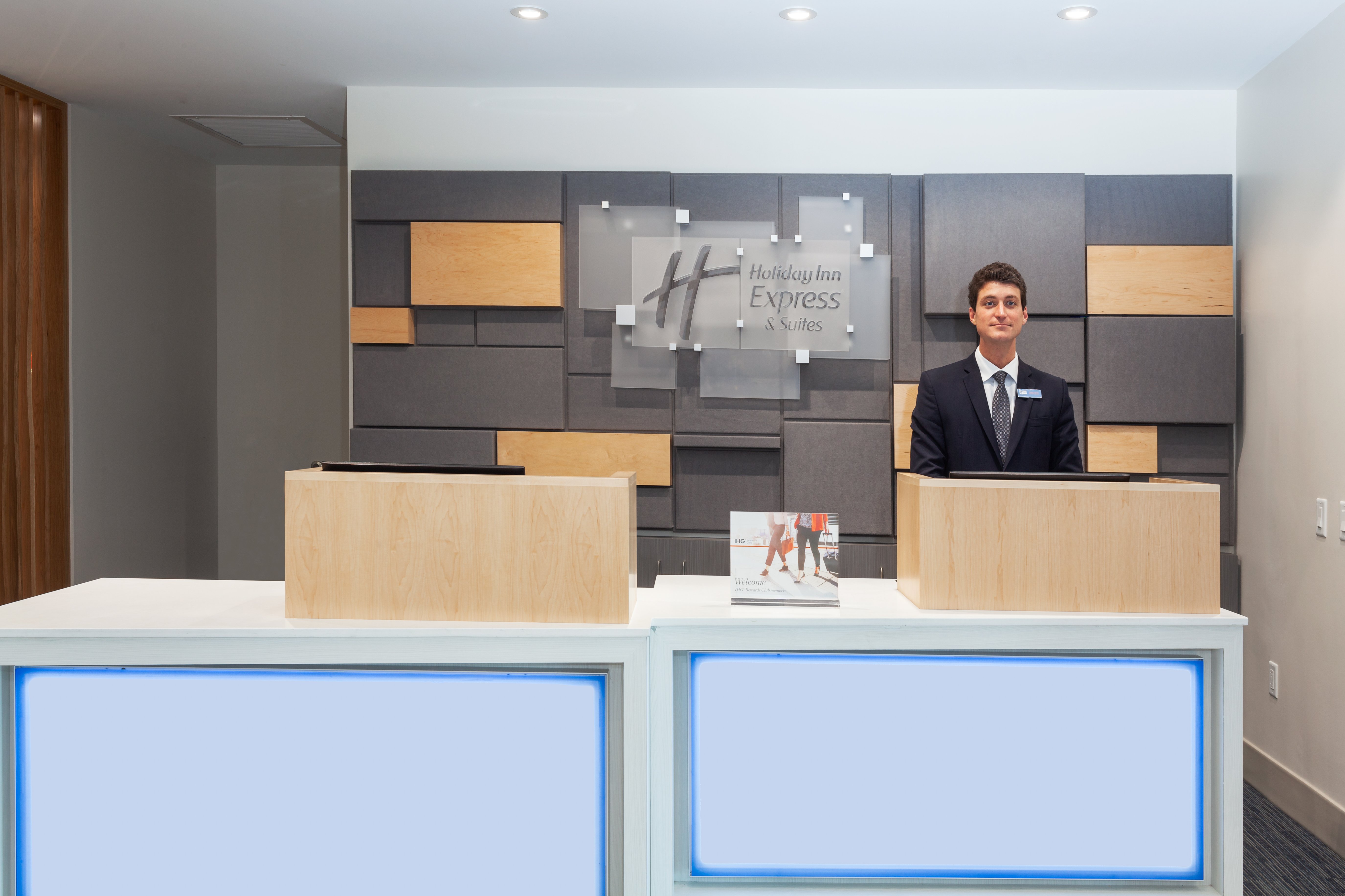 Holiday Inn Express Hotel Suites Fort Lauderdale Airport Cruise Port An Ihg Hotel 7/24