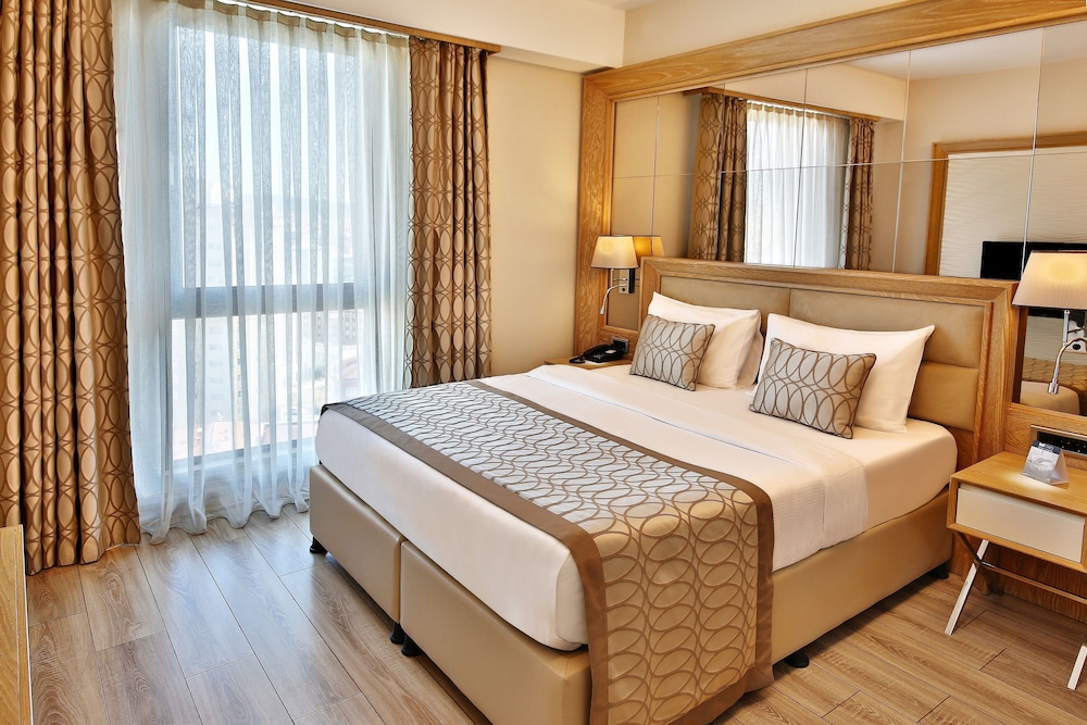 Bof Hotels Ceo Suites 21/73