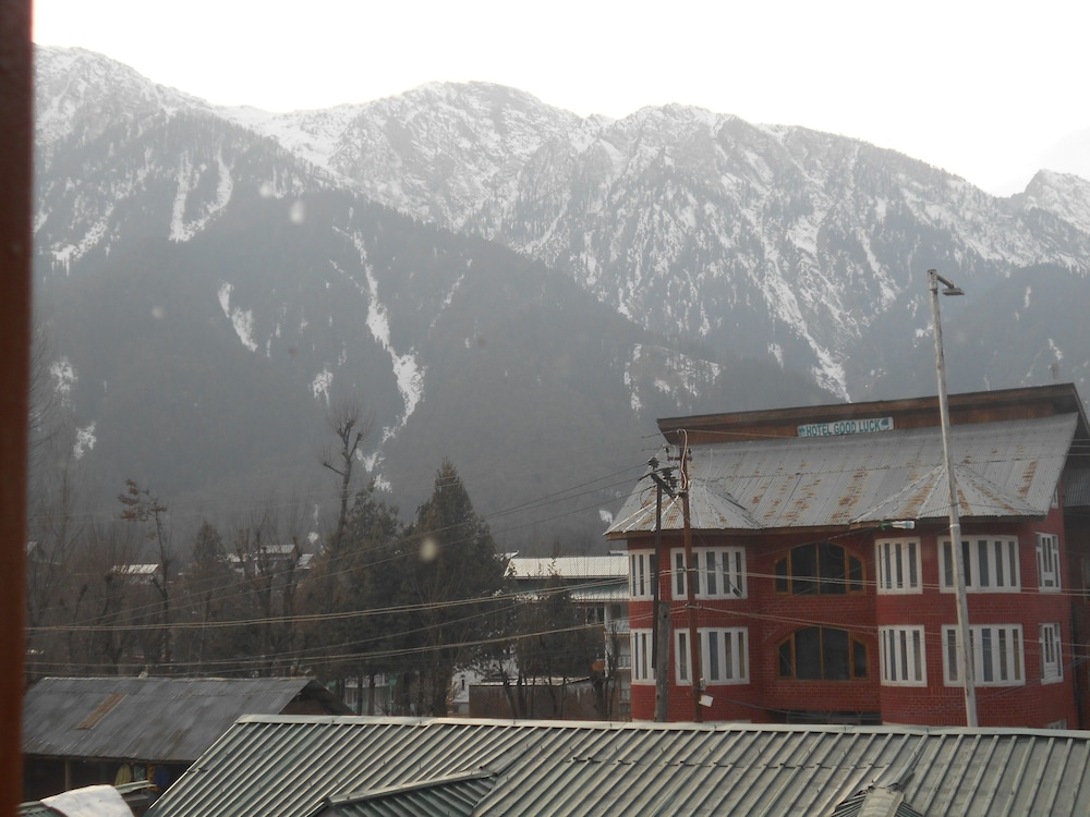 Hotel Abshar 6/23