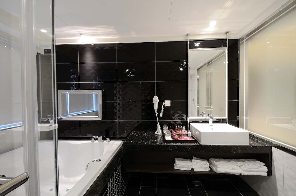 V One Vogue Hotel 46/50
