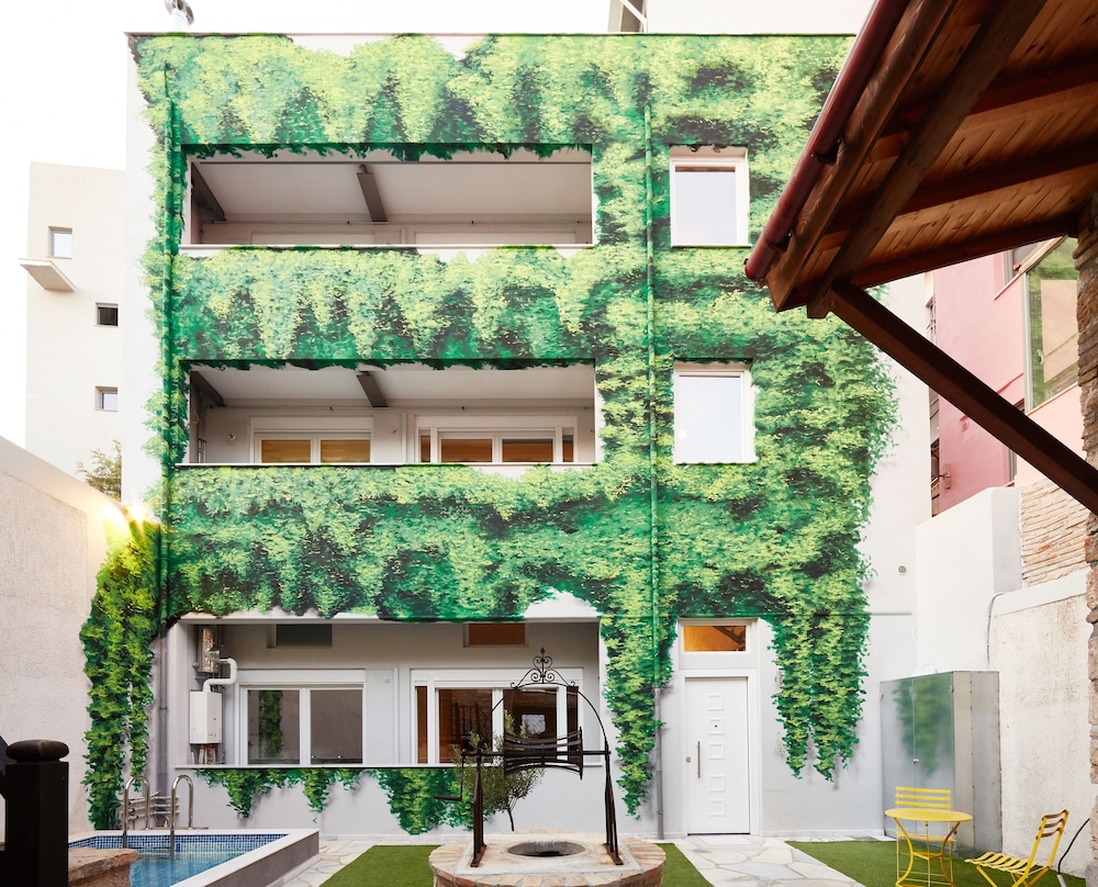 Athenian Residences 2/50