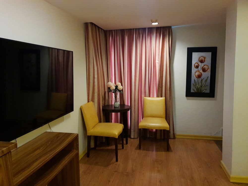 Festive Hotel Makati 40/60