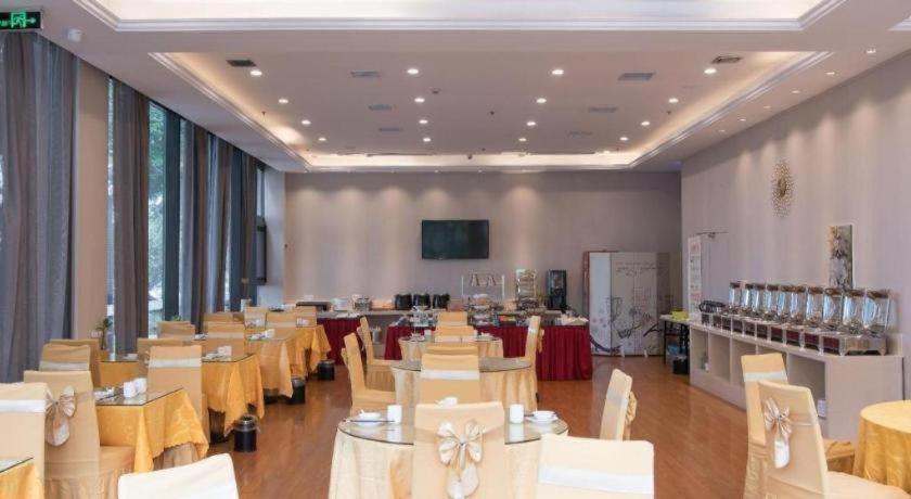 Vienna Hotel (Suzhou Fashion stage Yangcheng Lake store) 37/46