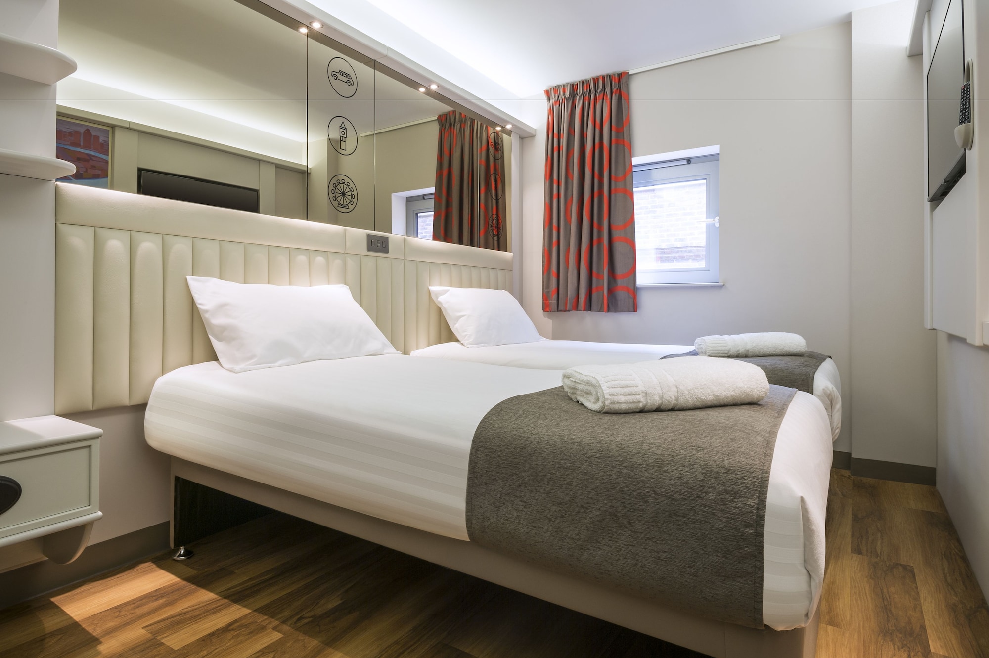 CLASSIC, TWIN BEDS