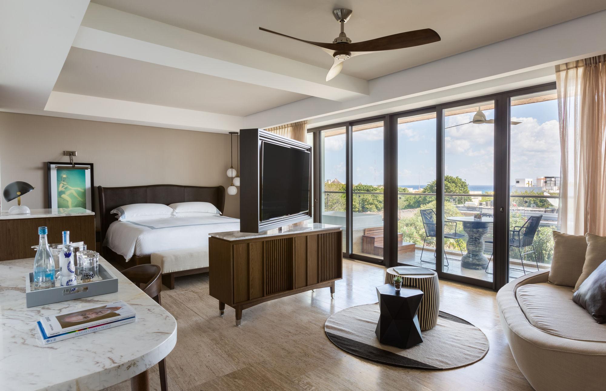 Thompson, Suite