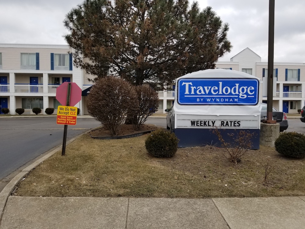 OYO Travelodge by Wyndham Lansing IL 23/26