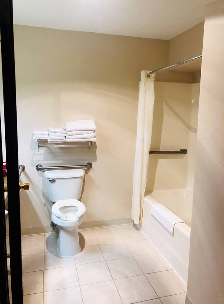 Boarders Inn & Suites by Cobblestone Hotels - Munising 48/51