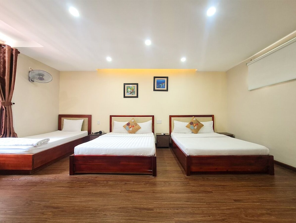 QUAN QUAN HOTEL 18/43