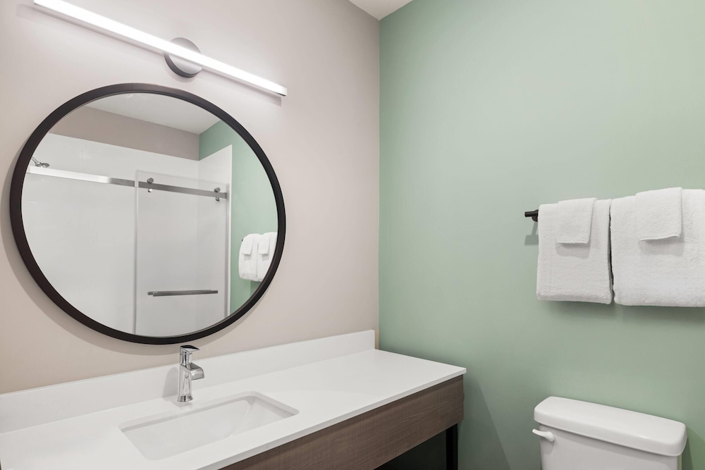 ECHO Suites Extended Stay by Wyndham 26/30