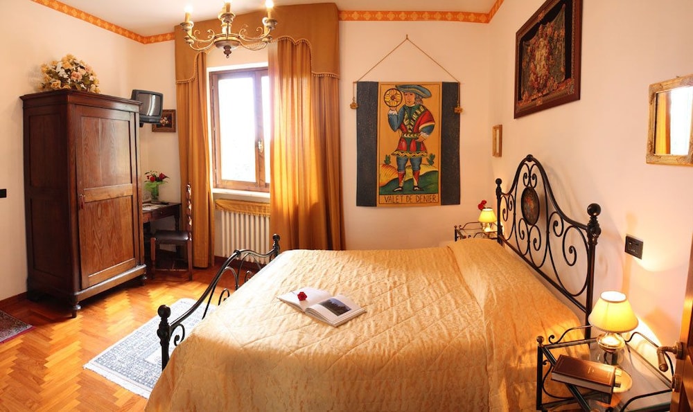 Villa Sant' Uberto Country Inn 30/65