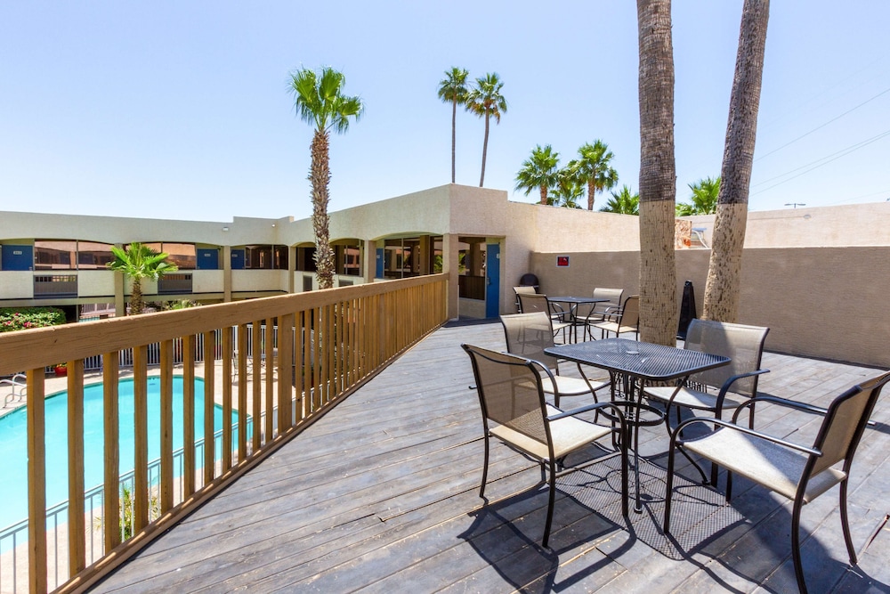 Motel6 Glendale, AZ 32/48