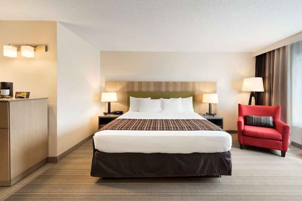 Country Inn & Suites by Radisson, Chippewa Falls, WI 5/25