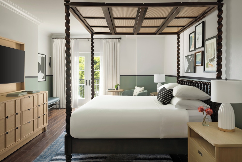 Premium, King Bed, French Balcony, Balcony
