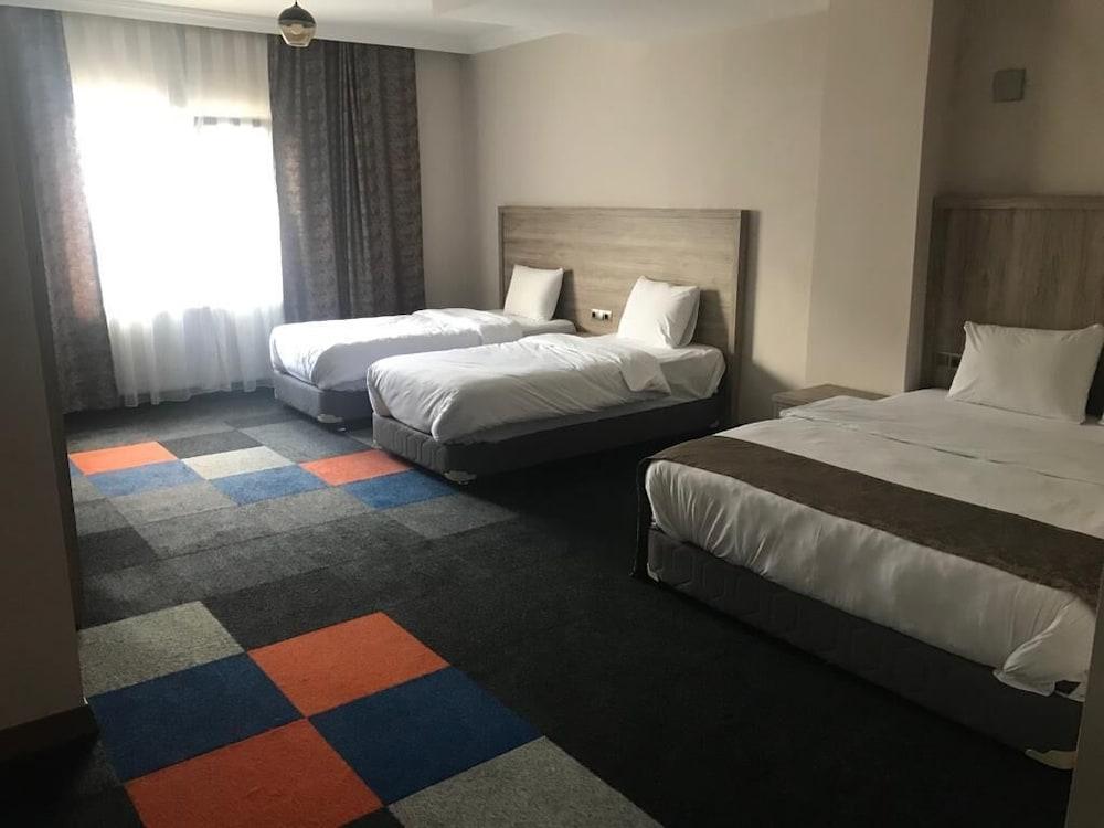 Elite My Garden Hotel 7/21