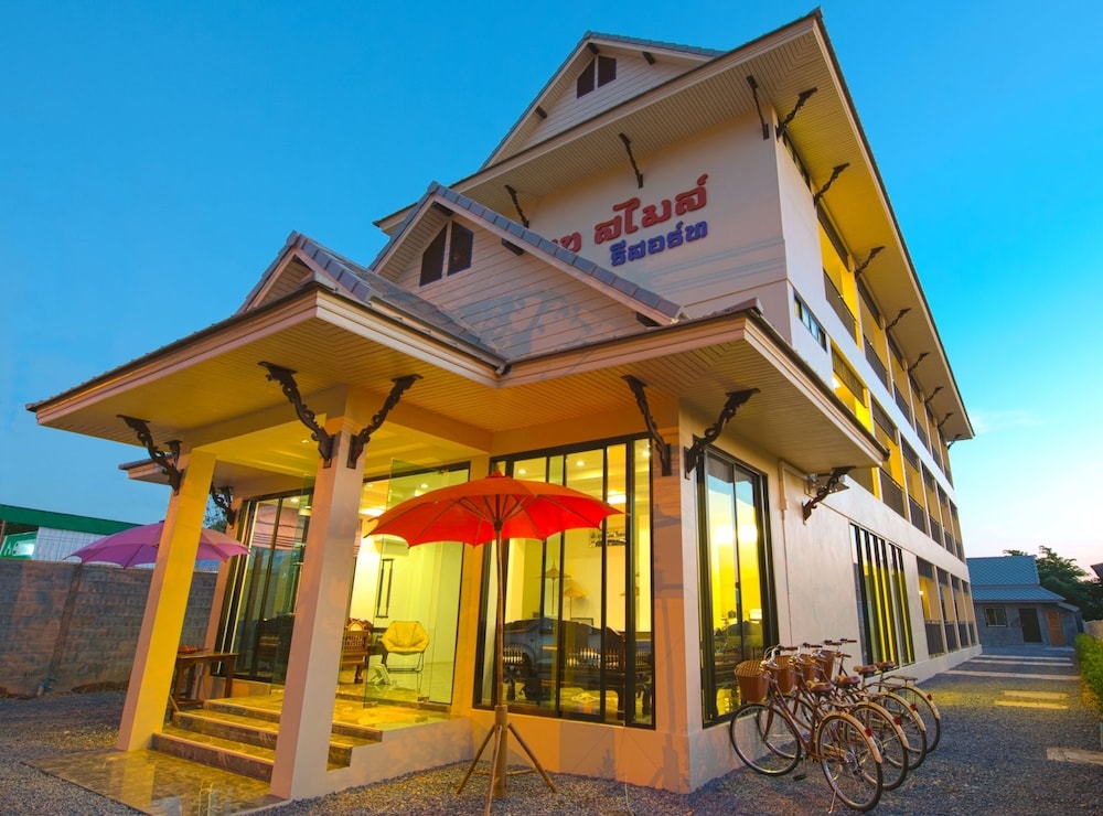 Saksuksmile Resort 1/54