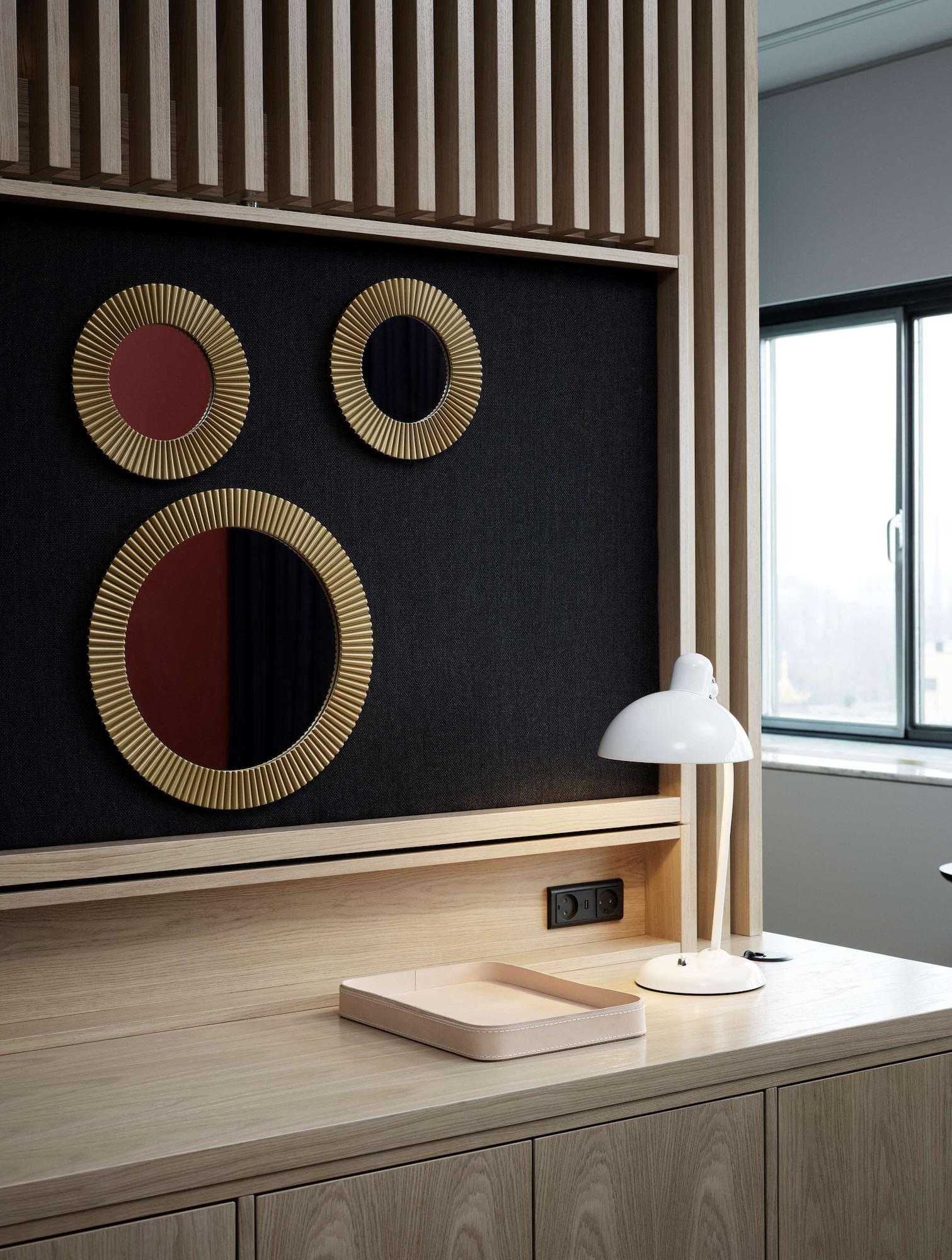Feature, Suite