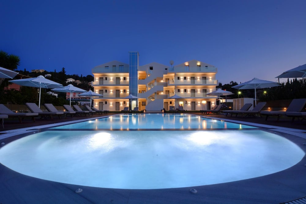 V Luxury Suites 6/50