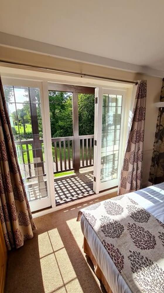 Farnham House Hotel 33/55