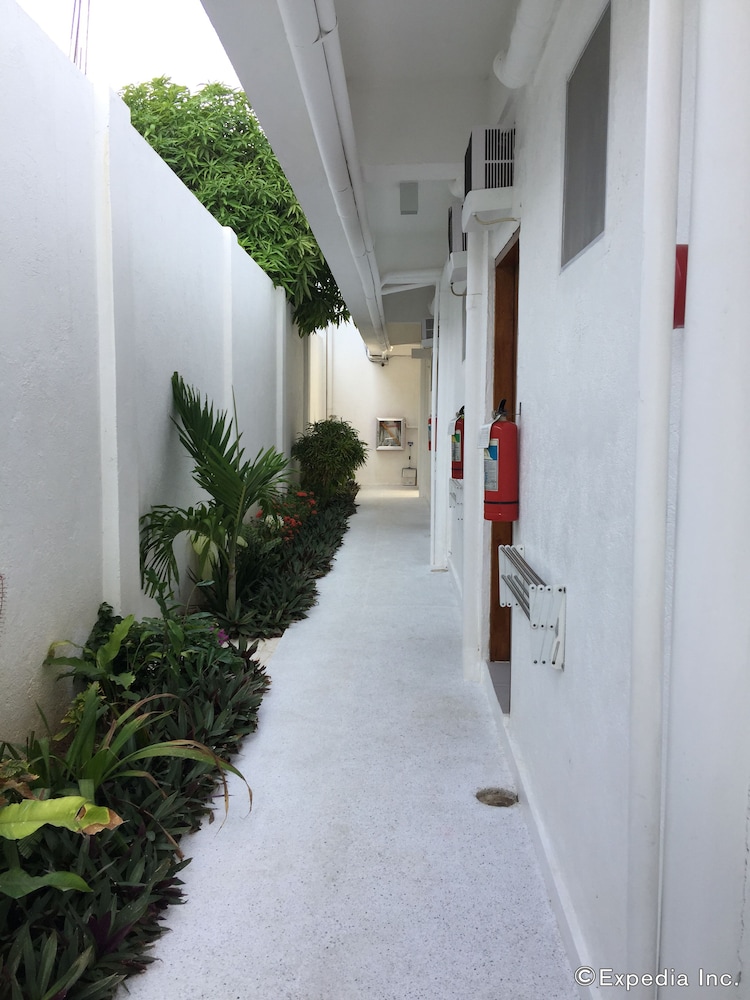 Coron Bluewave Hotel 72/75