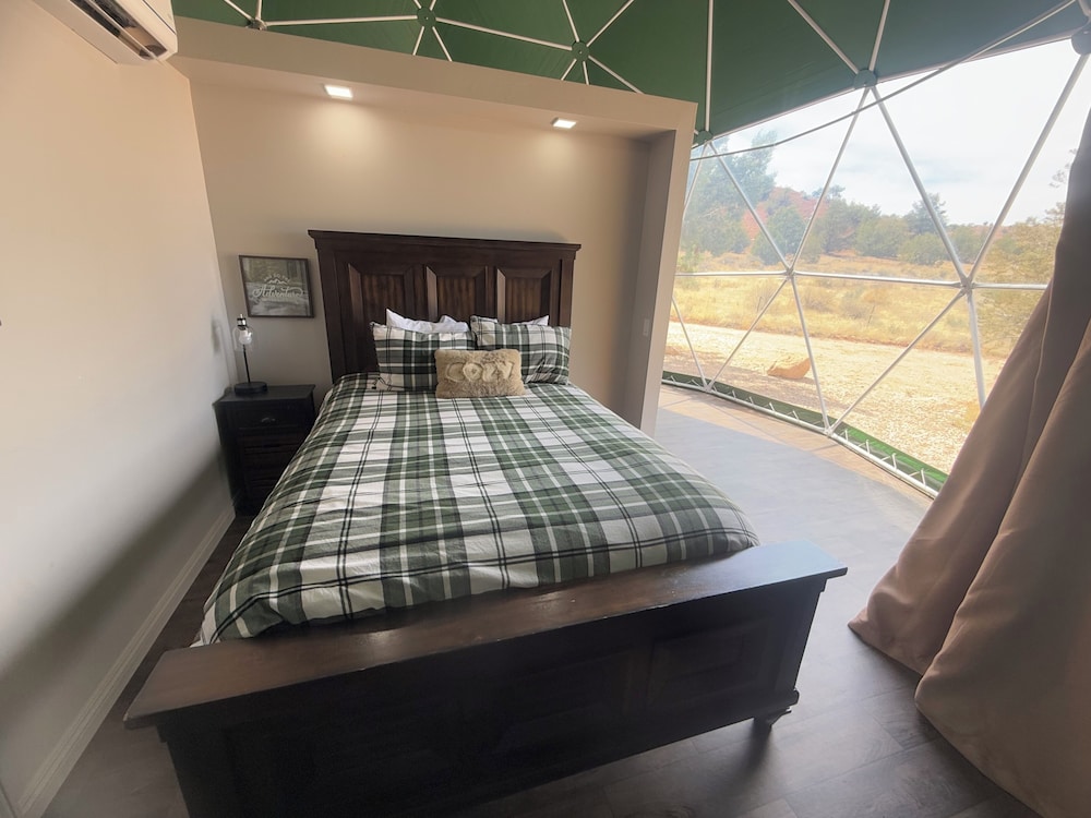 Luxury, Queen Bed, Sofa, Dome 10