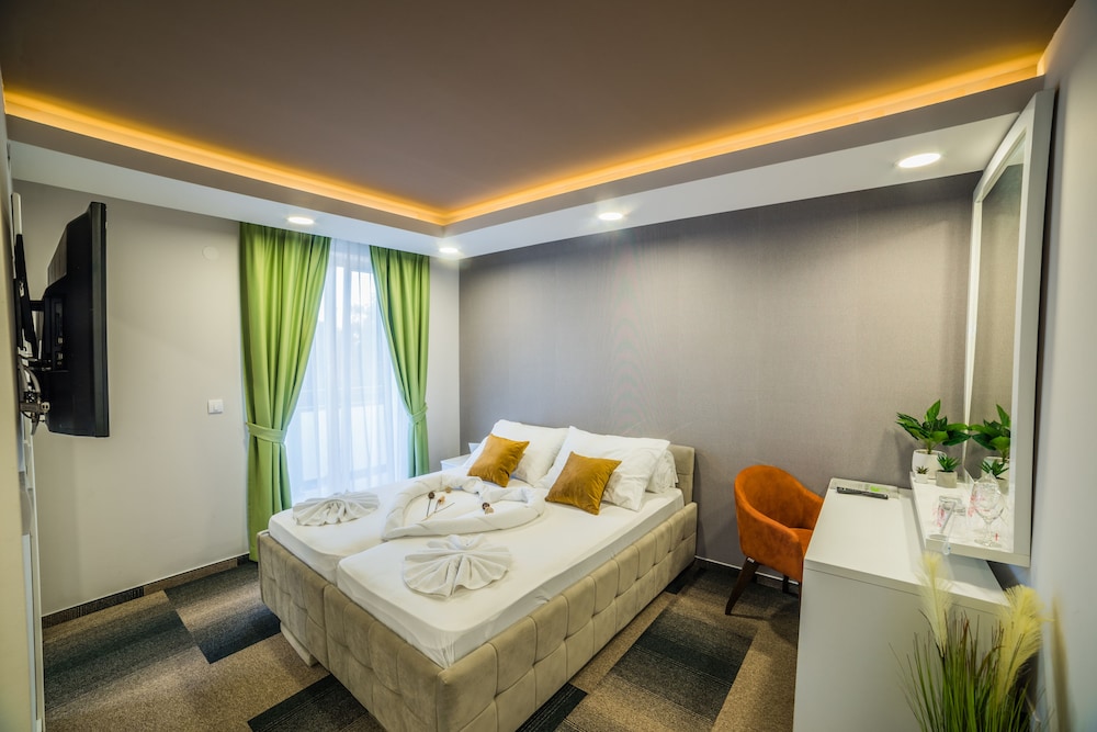 Hotel River 21/53