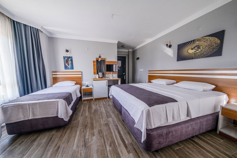 Lopera Beach Hotel 11/50