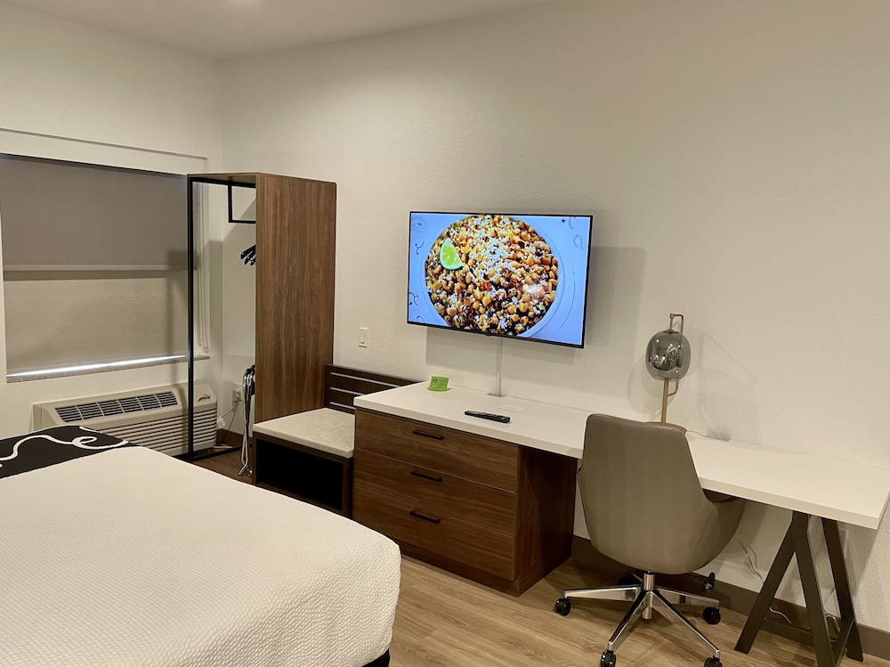 La Quinta Inn And Suites By Wyndham Port Arthur 40/50
