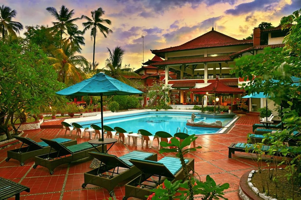 Puri Naga Beachfront Cottages 59/65
