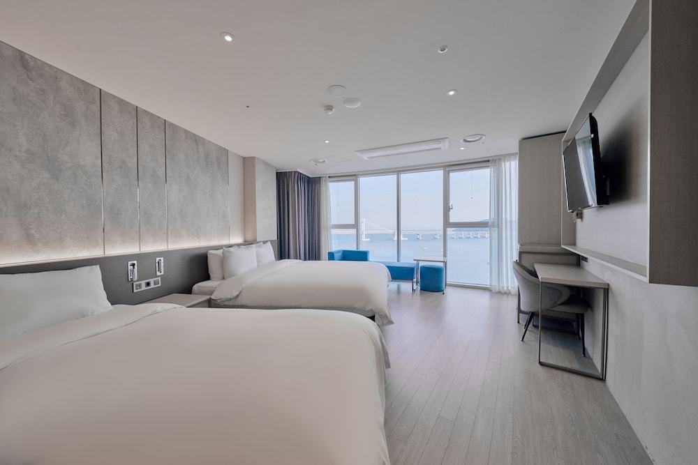 DELUXE, FAMILY, TWIN BEDS, OCEAN VIEW