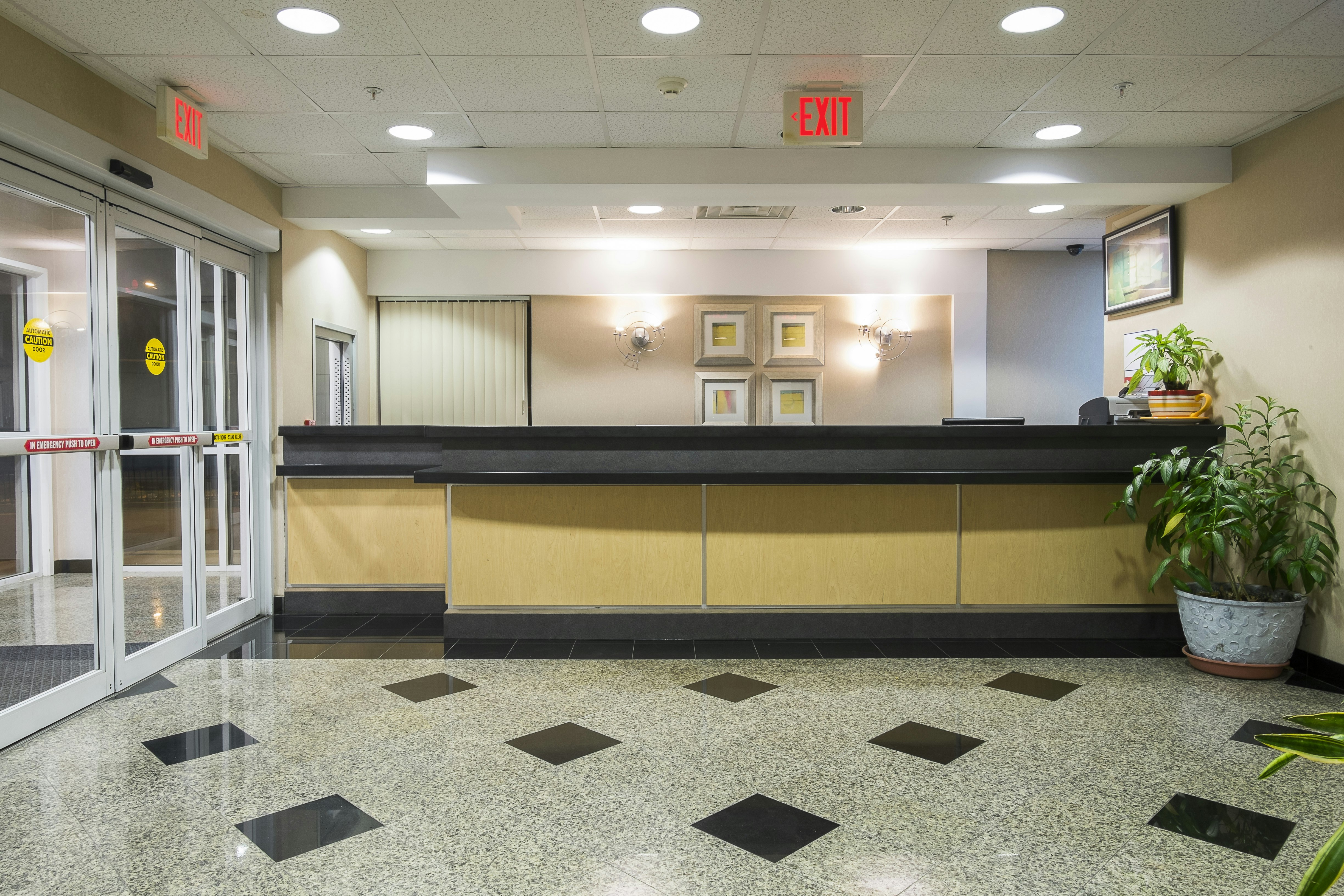 Red Roof Inn & Suites Philadelphia - Bellmawr 8/16