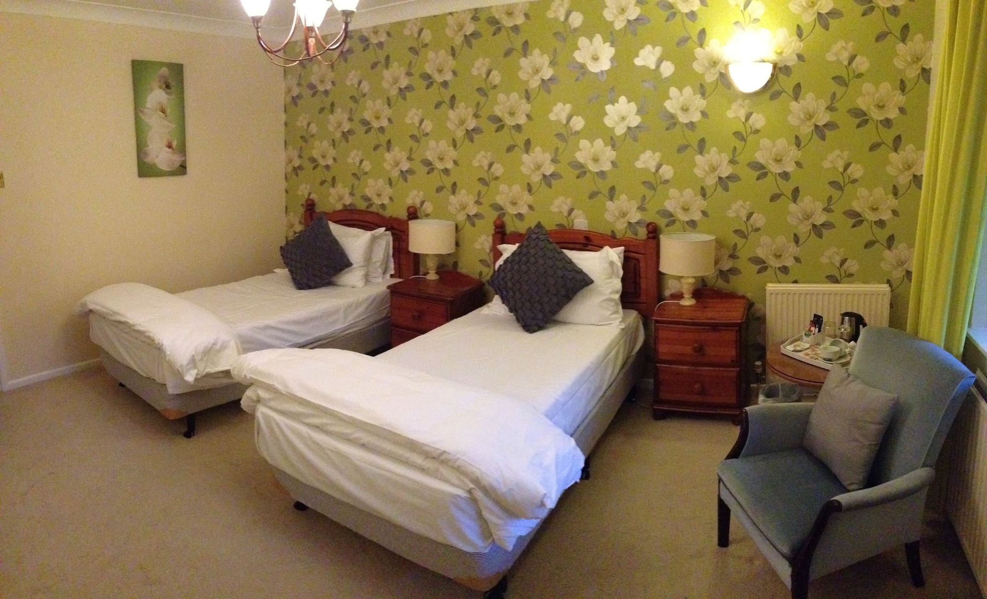 STANDARD, TWIN BEDS, COURTYARD AREA