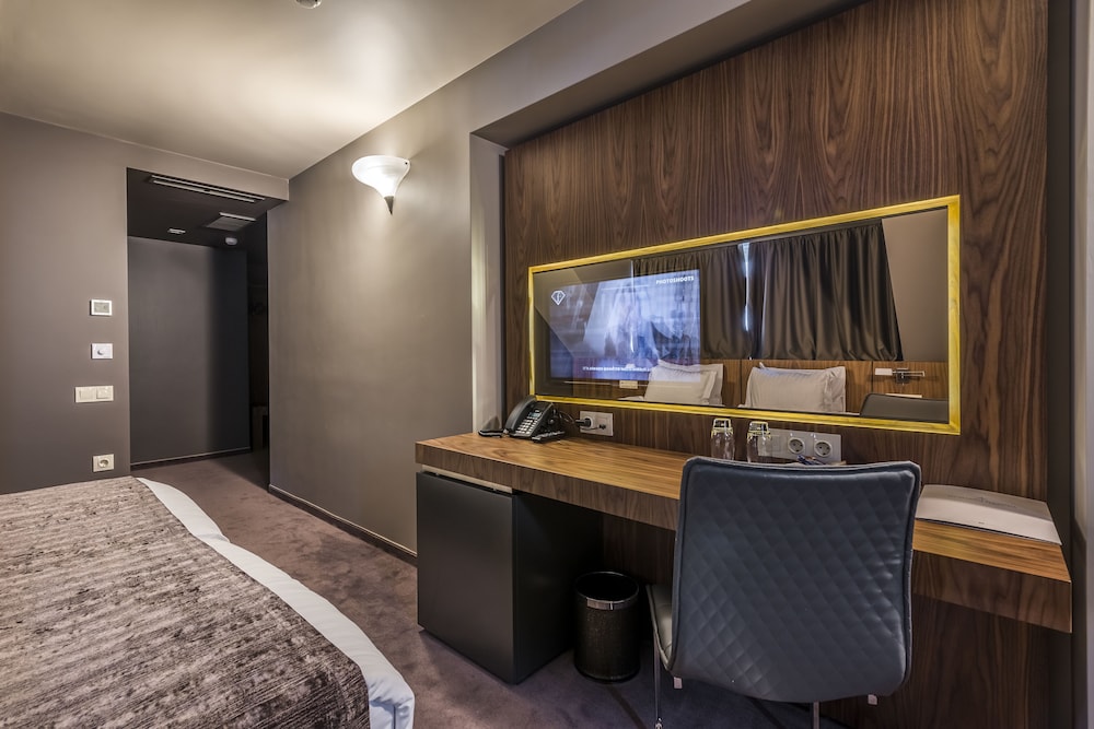 All Seasons Residence Hotel 63/68