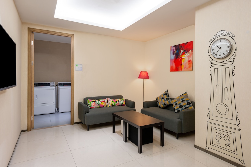 Holiday Inn Express New Jinqiao 32/35