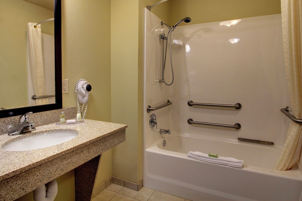 Cobblestone Inn & Suites - Harvey 44/50