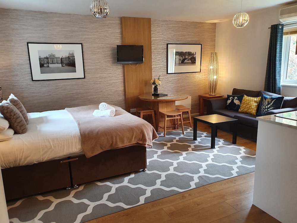 Churchill Court Hotel 13/59