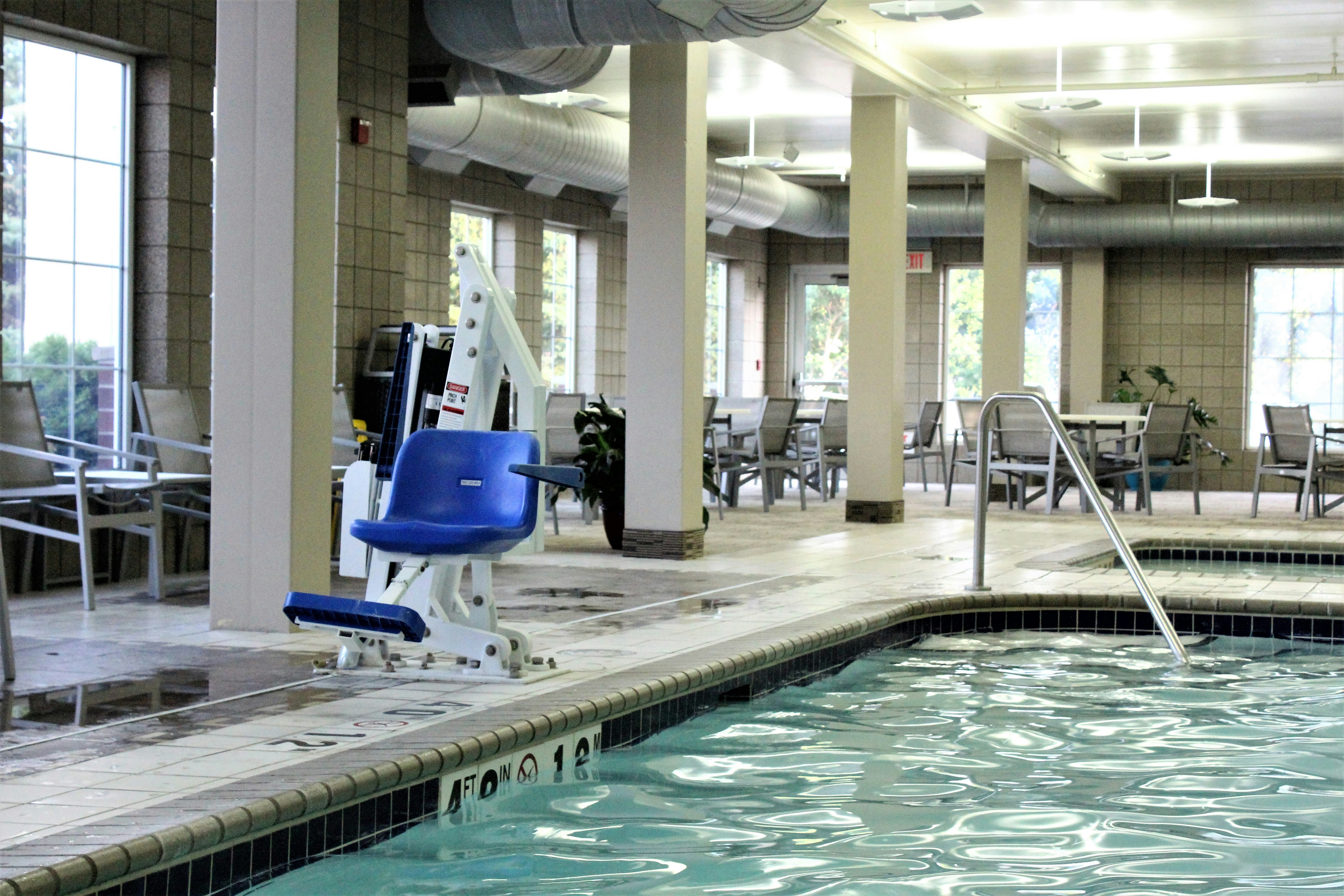 Holiday Inn Express Hotel And Suites St Cloud 36/72