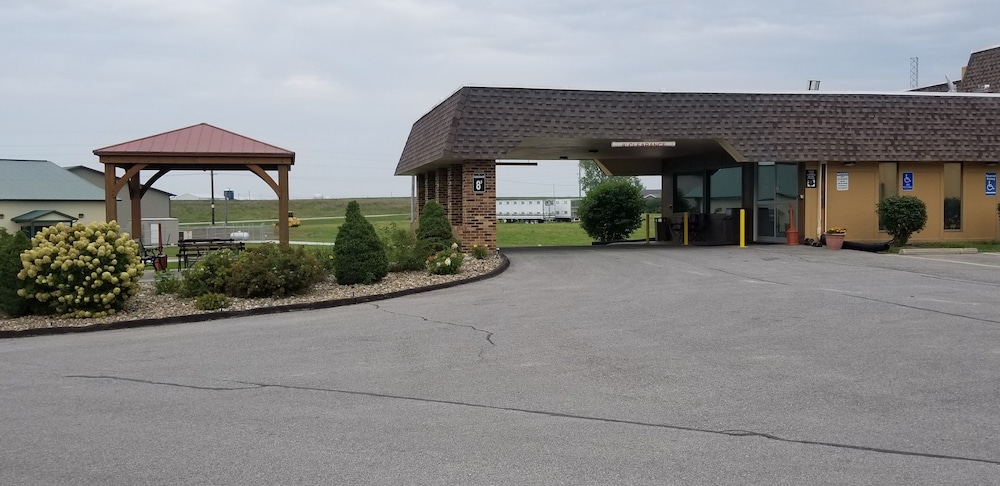 Hometown Inn Suites 39/50