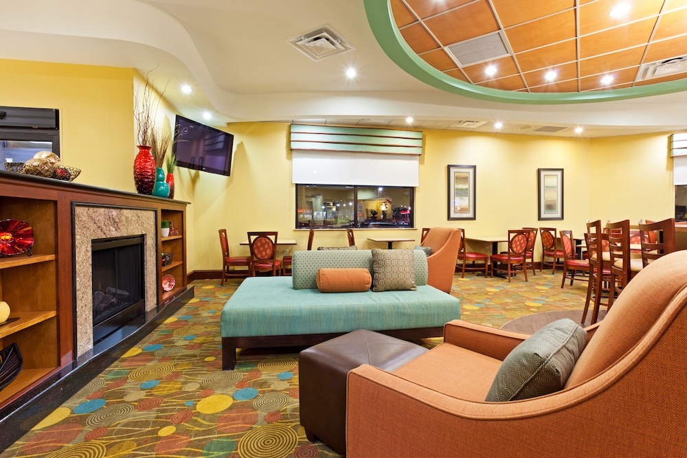 Holiday Inn Express & Suites Greensboro - (I-40 @ Wendover) 35/48