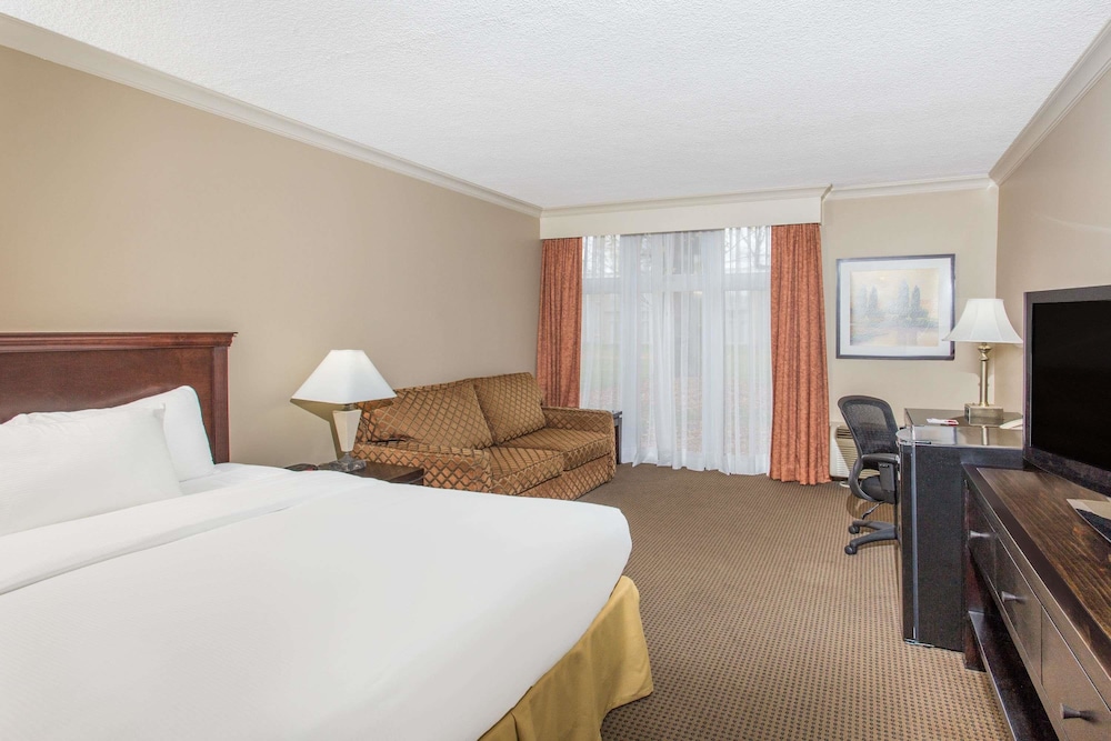 Ramada By Wyndham Cornwall 20/71