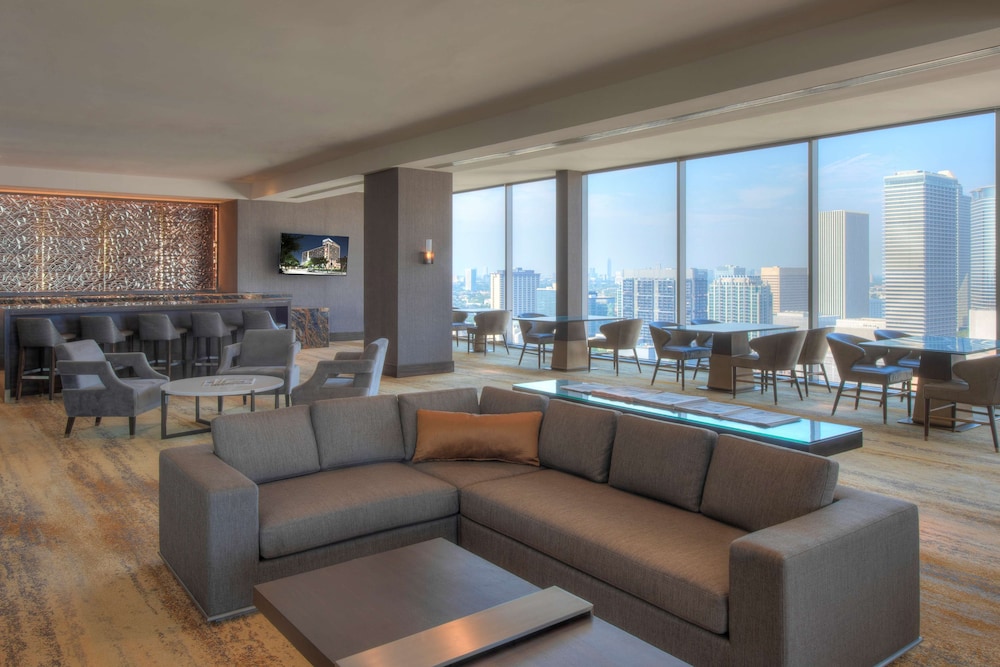 Hilton Americas Houston 60/85