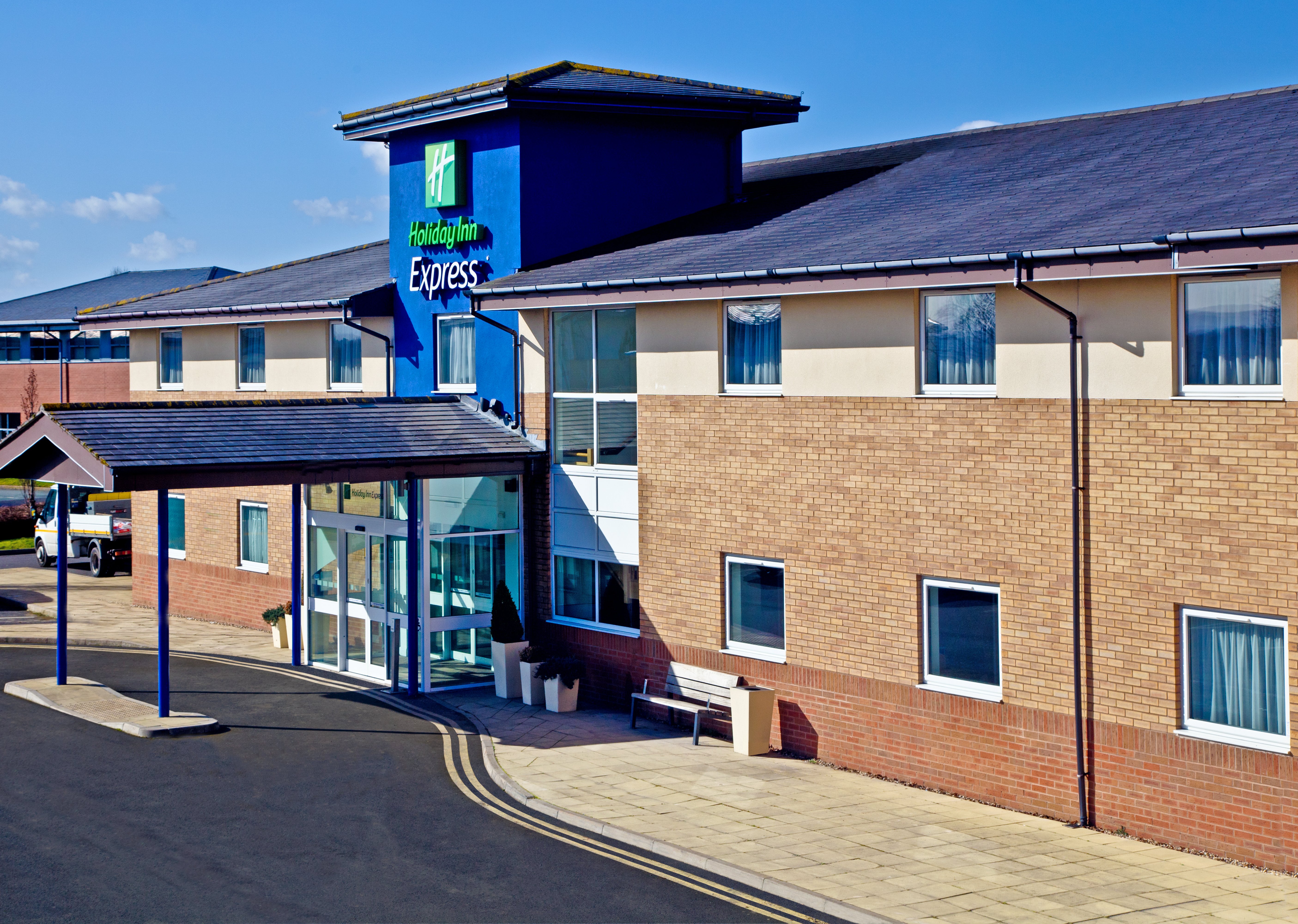 HOLIDAY INN EXPRESS SHREWSBURY 32/40