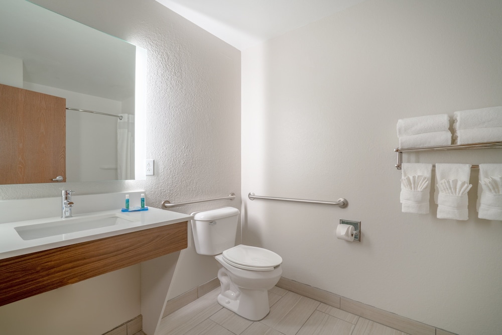 Holiday Inn Express Hotel Suites Elkins 18/60